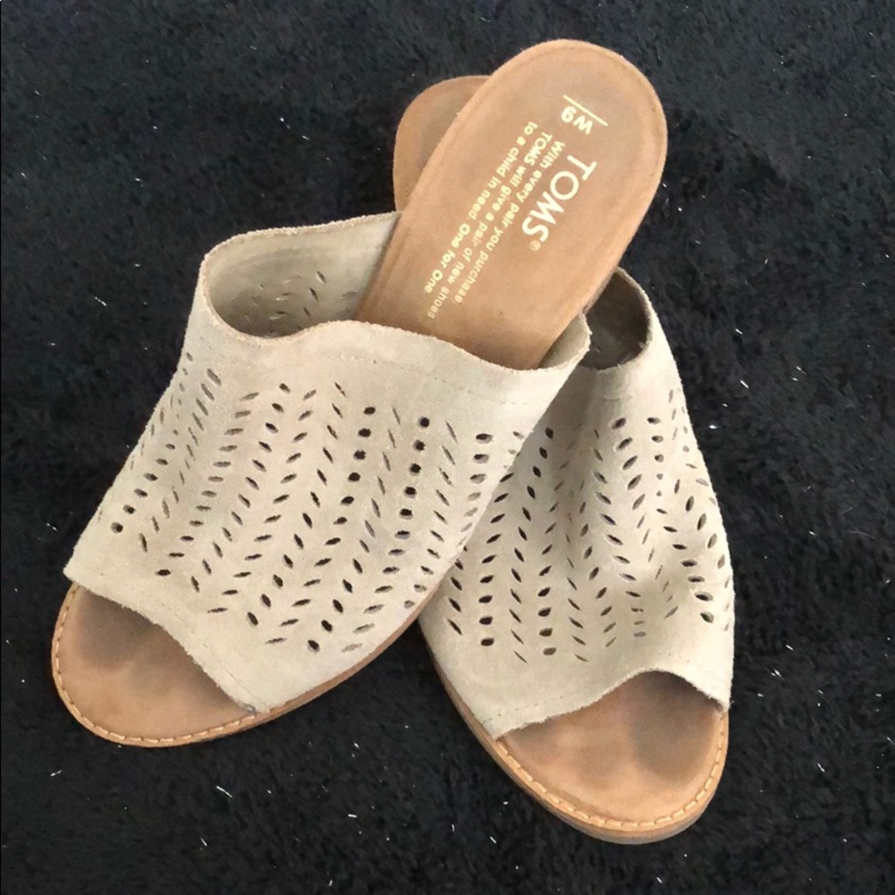 Toms Laser Cut Suede Heels Size 9